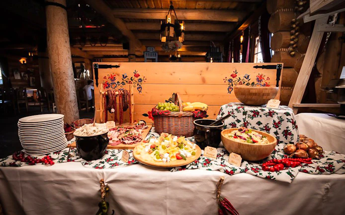 Buffet table with traditional Polish dishes and sausages at a folk show dinner.