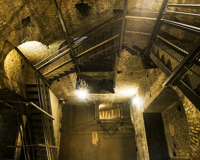 Italian Guided Tour through the Torino Noir