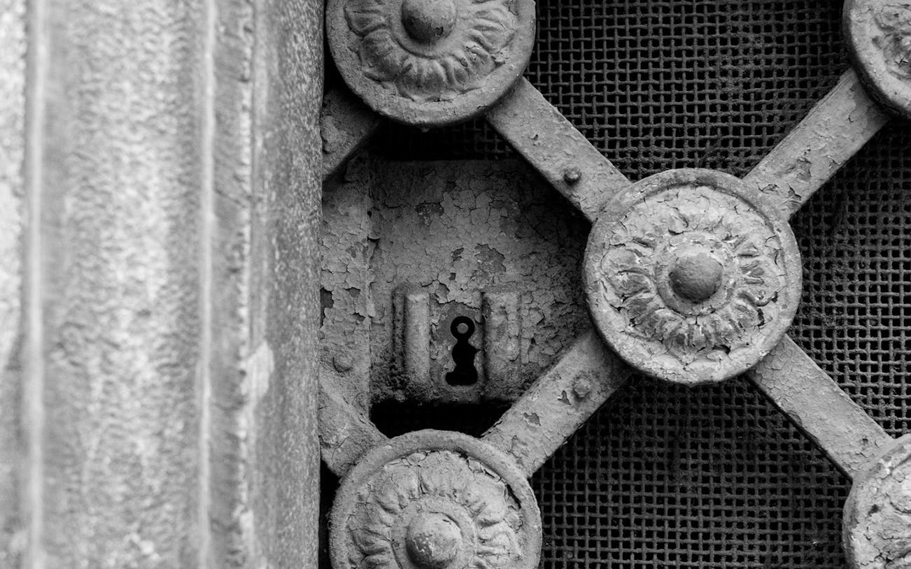 Ornate ironwork detail with keyhole on Torino Noir tour.