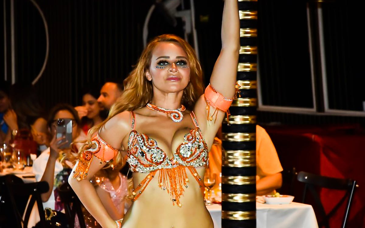 cruzeiro no bósforo com jantar e show em catamarã com mesa privada -2 cruzeiro no bósforo com jantar e show em catamarã com mesa privada -2