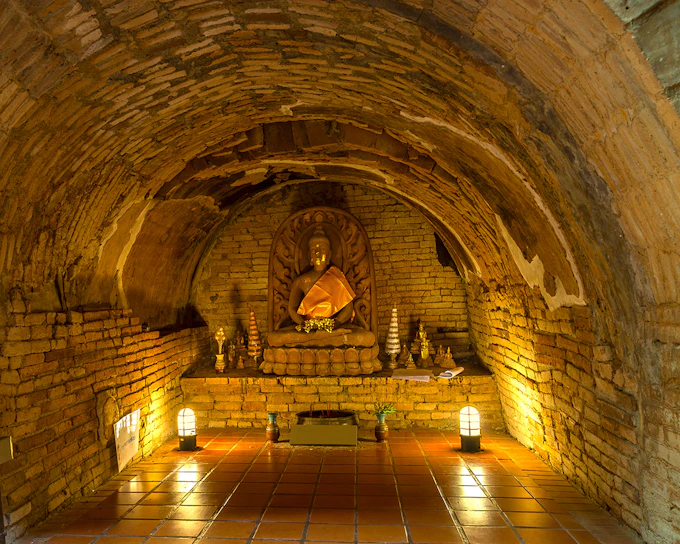 From Chiang Mai: Doi Suthep, Wat Umong, and Wat Pha Lat Sunrise Guided Tour with Hotel Transfers
