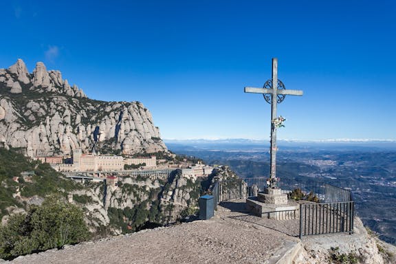 entrada a la experiencia del monasterio de montserrat con audioguía-9