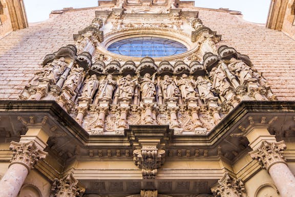 entrada a la experiencia del monasterio de montserrat con audioguía-2
