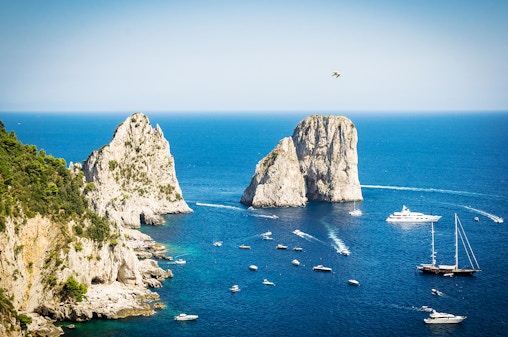 À partir de Sorrente : Visite guidée de Capri et des Grottes Bleues avec navettes aller-retour en bateau