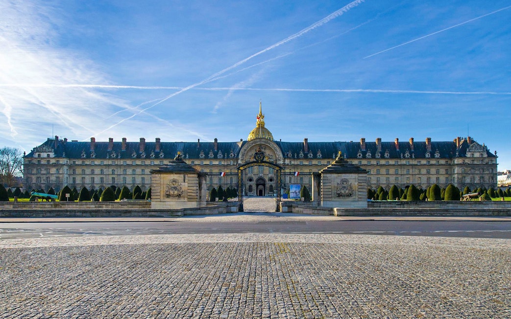 Les Invalides in Paris, featuring its golden dome, part of The Paris Pass attractions.