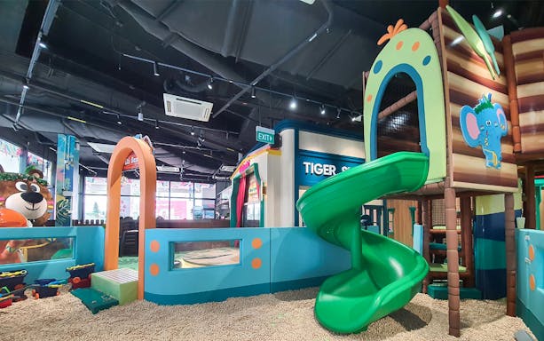 Indoor playground with slides and climbing structures at Kiztopia Club Punggol.