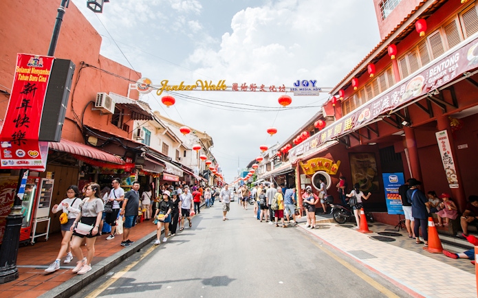 Jonker Street in Melaka bustling with tourists and red lanterns.