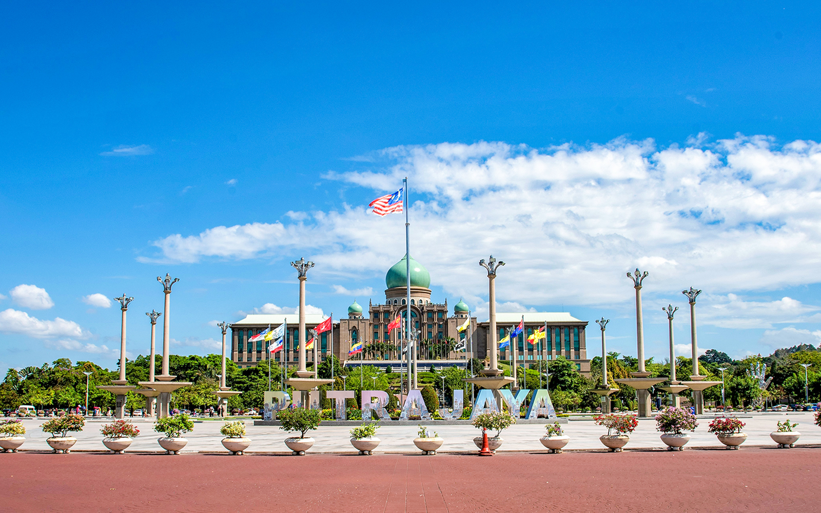 Putrajaya Tour with Traditional Boat Cruise