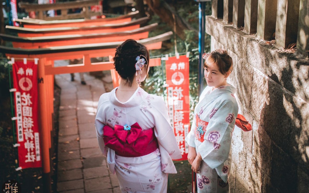 Two people in kimonos at a shrine in Tokyo, Japan.