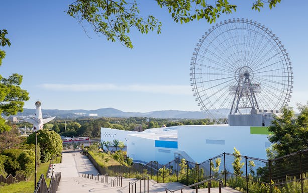 Redhorse Osaka Wheel with surrounding park and distant mountains.