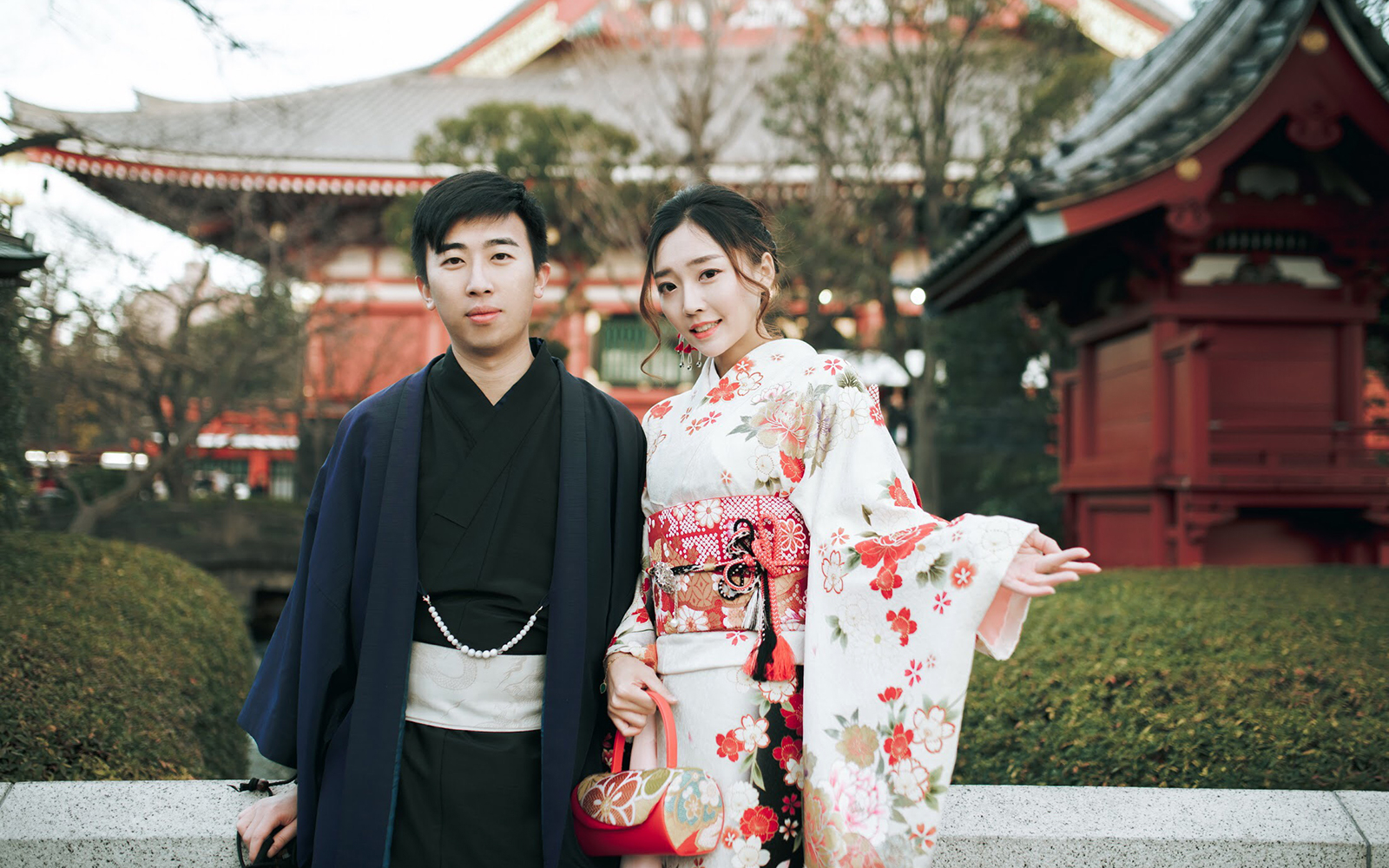 Couple in traditional kimonos at a temple in Kyoto.