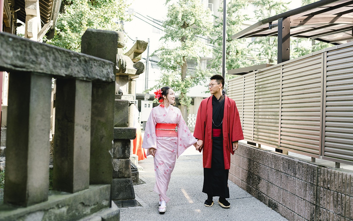 Couple in traditional kimonos walking in a Kyoto street.