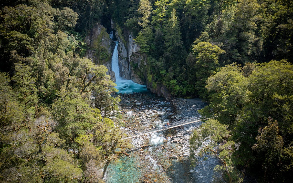 small-group guided walking tour on milford track to giant gate falls-7 small-group guided walking tour on milford track to giant gate falls-7