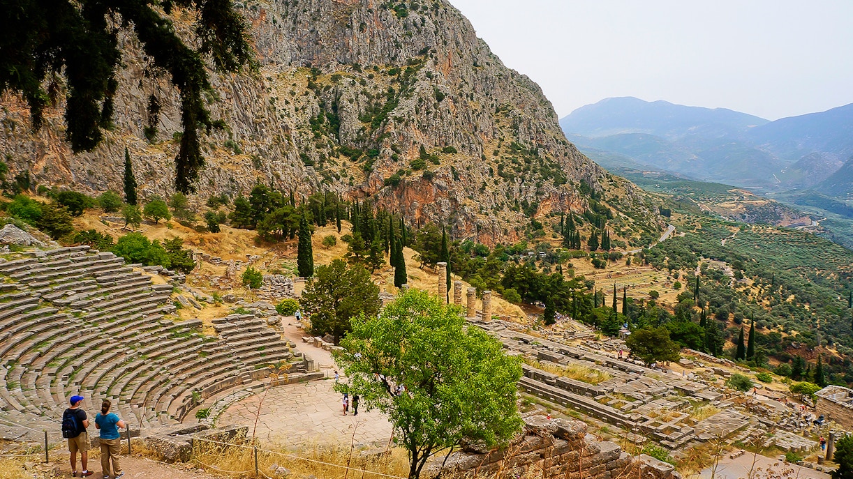 https://cdn-imgix.headout.com/tour/34671/TOUR-IMAGE/4edb84ca-05d8-416b-a0a3-e1fdcc38b48a-18156-athens-delphi-archaeological-site---museum-skip-the-line-ticket-01.jpg