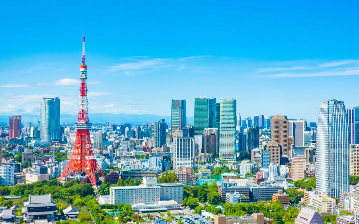 Tokyo skyline with Tokyo Tower and skyscrapers, related to Tokyo Unlimited 4G/LTE SIM Card.