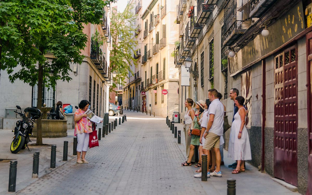 guided walking tour through madrid with tapa crawl and flamenco show-3 guided walking tour through madrid with tapa crawl and flamenco show-3