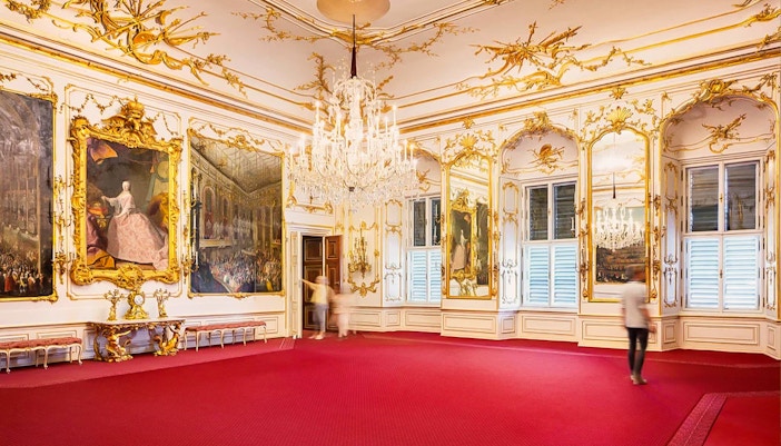 schonbrunn palace christmas market