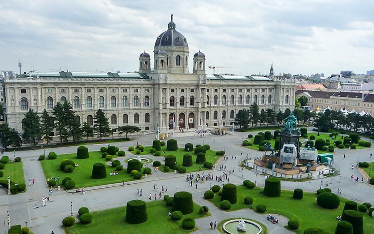 guided walking city tour through vienna-5 guided walking city tour through vienna-5
