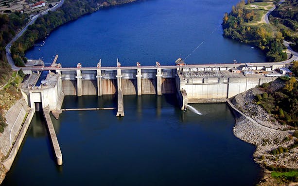 Dam on the Douro River during a scenic cruise from Porto to Règua, surrounded by lush landscape.