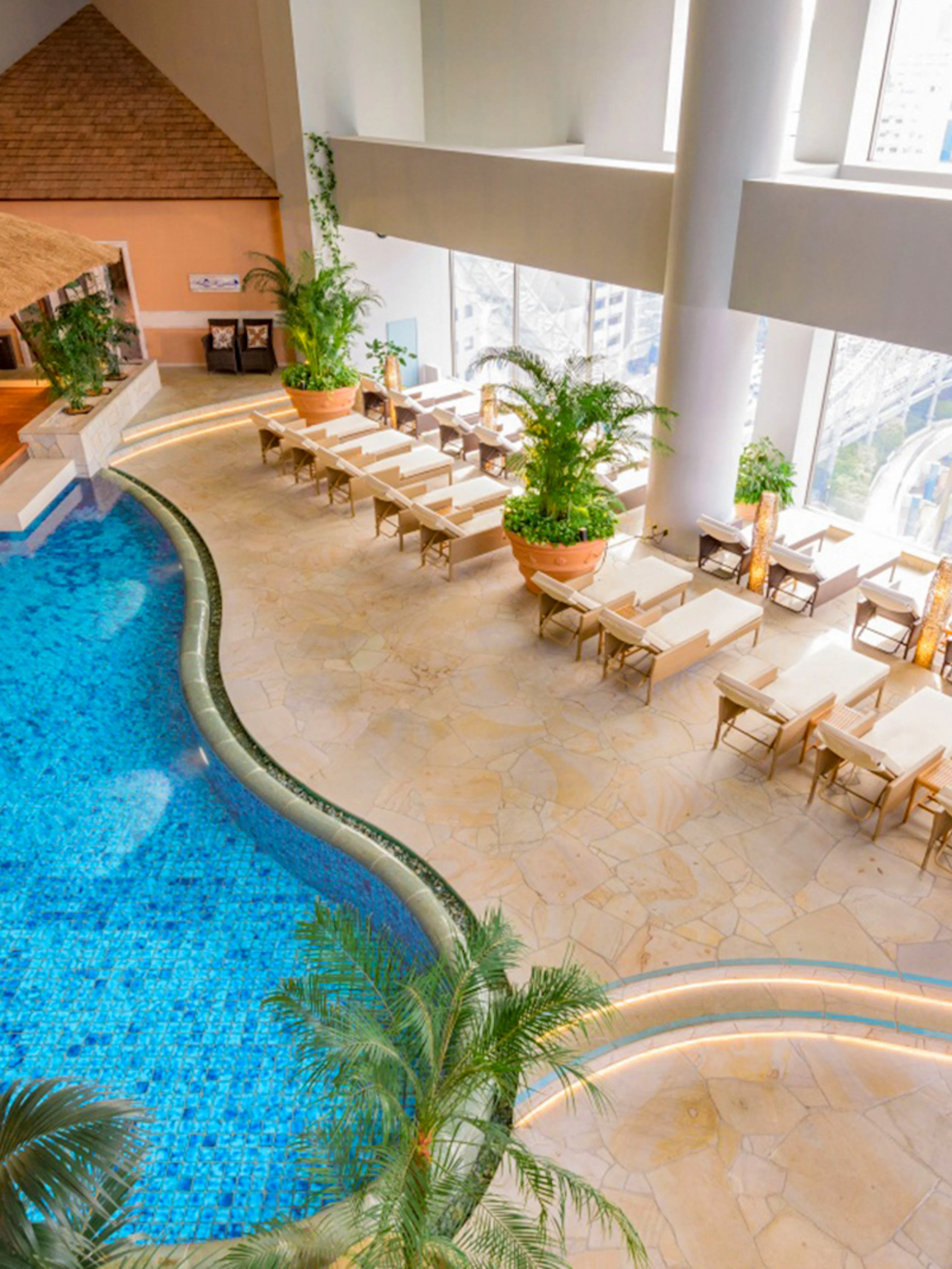 Spa LaQua indoor pool area with seating, Tokyo.