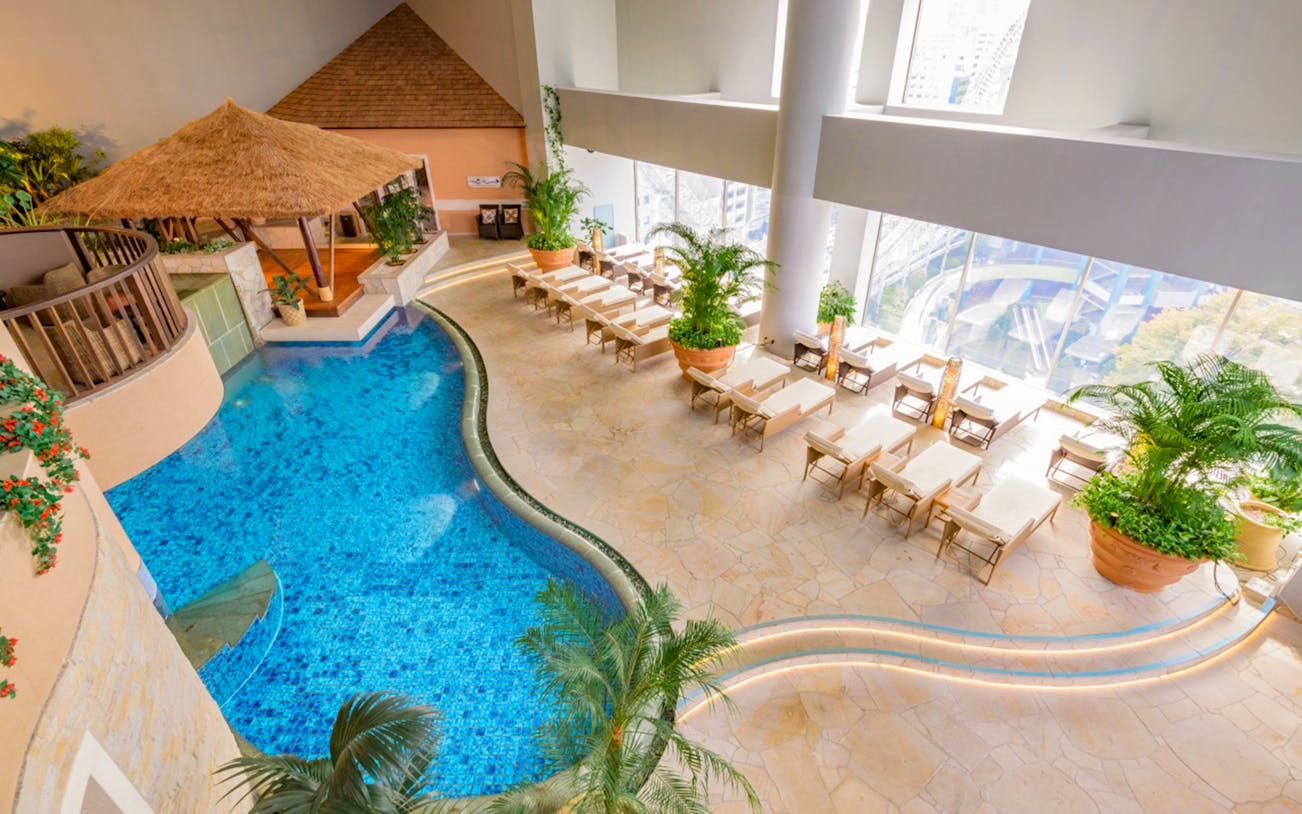 Spa LaQua indoor pool area with seating, Tokyo.