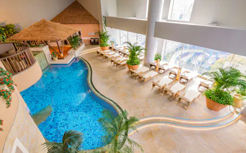 Spa LaQua indoor pool area with seating, Tokyo.