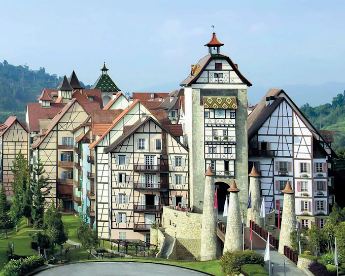 From Kuala Lumpur: Full-Day Tour of Batu Caves & Colmar Tropicale with Transfers