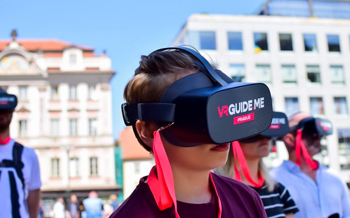 mobile-guided tour of charles bridge & tower with optional vr experience-7 mobile-guided tour of charles bridge & tower with optional vr experience-7