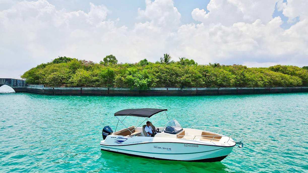 Speedboat cruising near lush greenery on Sentosa's Southern Islands.