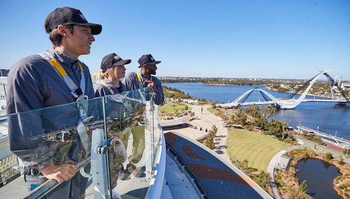 Visitors at Halo Rooftop Tour at Optus Stadium