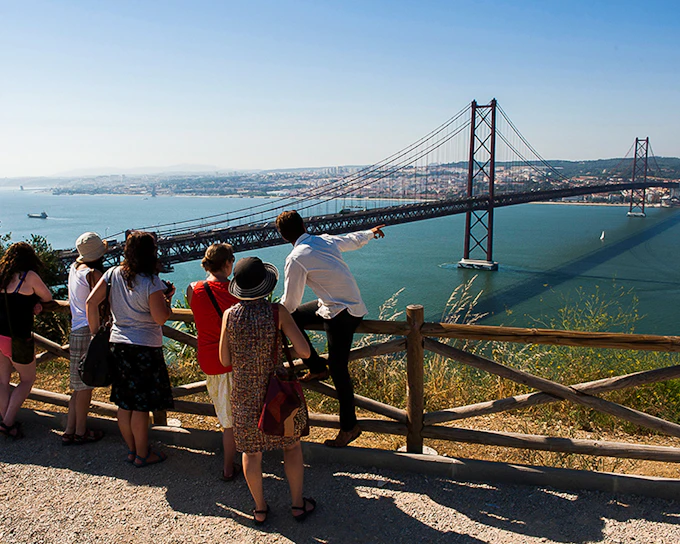 Small Group Wine Tour in Arrábida from Lisbon