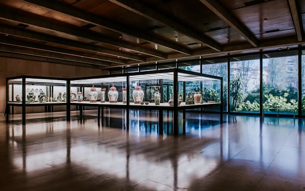 Exhibit of decorative vases at Calouste Gulbenkian Museum, Lisbon.