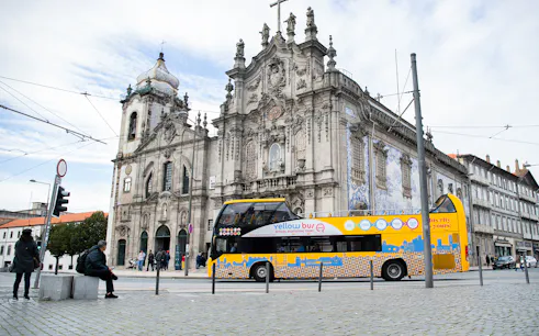 Porto vintage bus in front of Igreja do Carmo church.