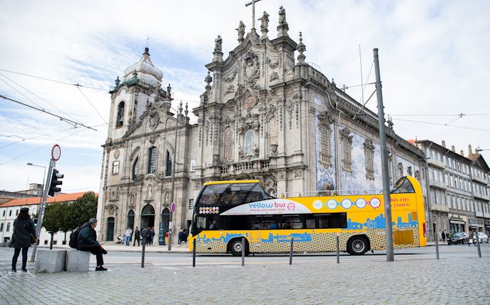 Porto vintage bus in front of Igreja do Carmo church.