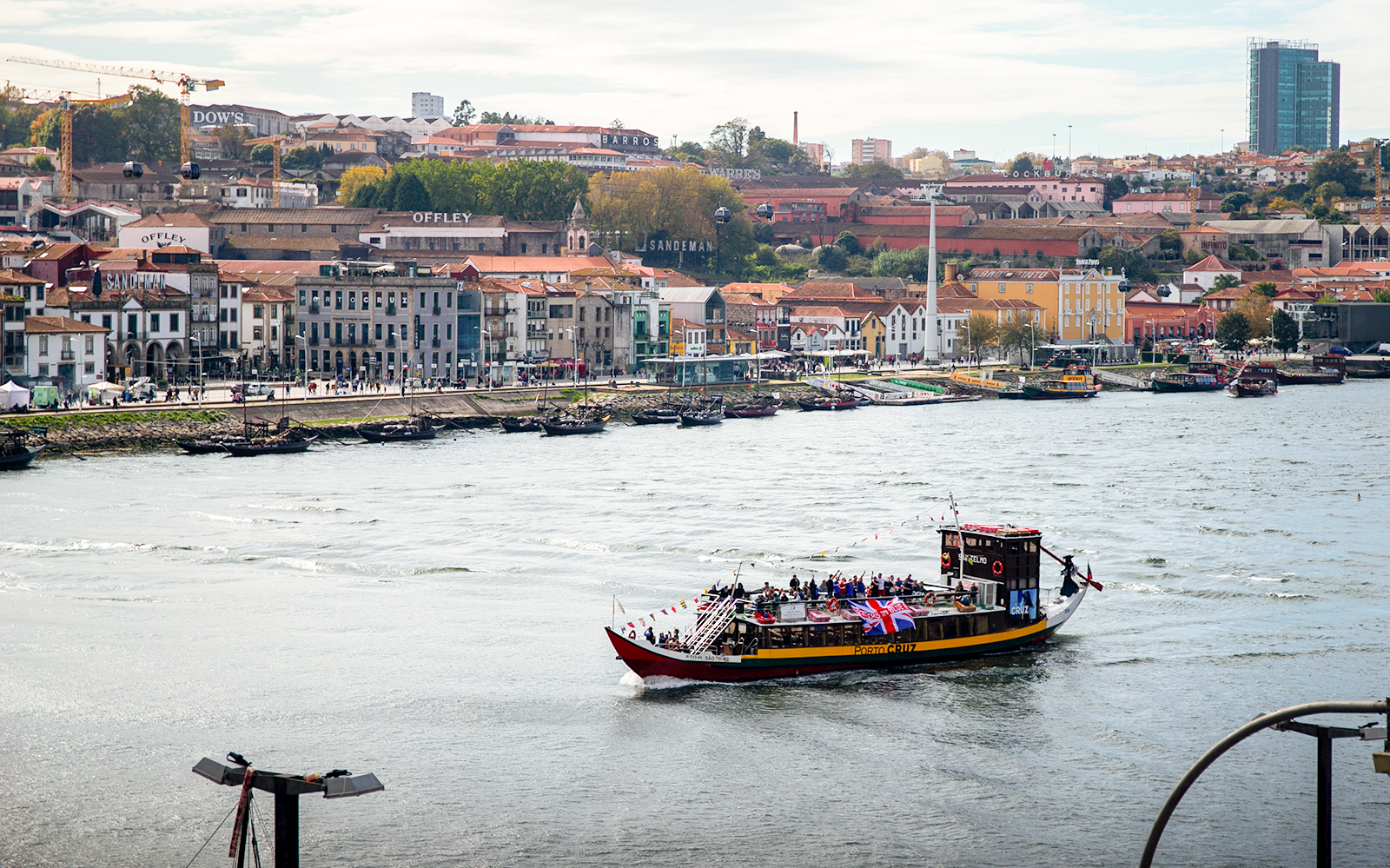 Hop On Hop Off Porto Bus Tour Multilingual Expert Guide 2023   5d30a58a Db16 4fce 82a0 9e2757aeb78c 18758 Porto Porto Bus   Boat 05 