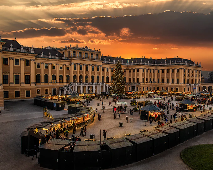 Schönbrunn Palace: Mozart & Strauss Concert & Christmas Market