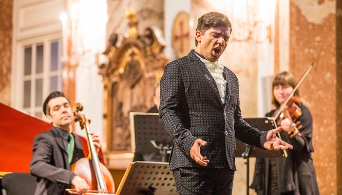 Concerto Four Seasons de Vivaldi na Karlskirche, Viena, vista interna com o público.