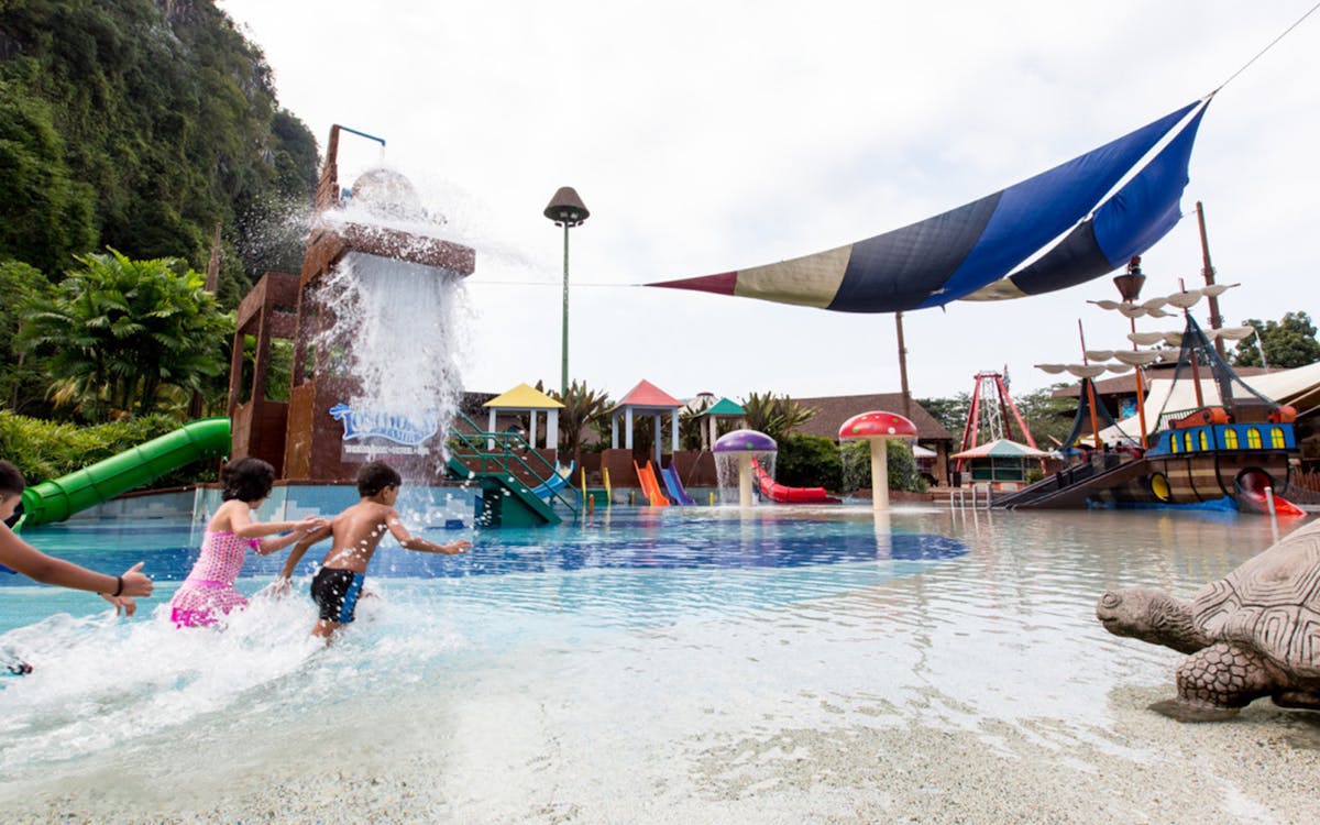 lost world of tambun: hot springs & night park with screamfest-4 lost world of tambun: hot springs & night park with screamfest-4