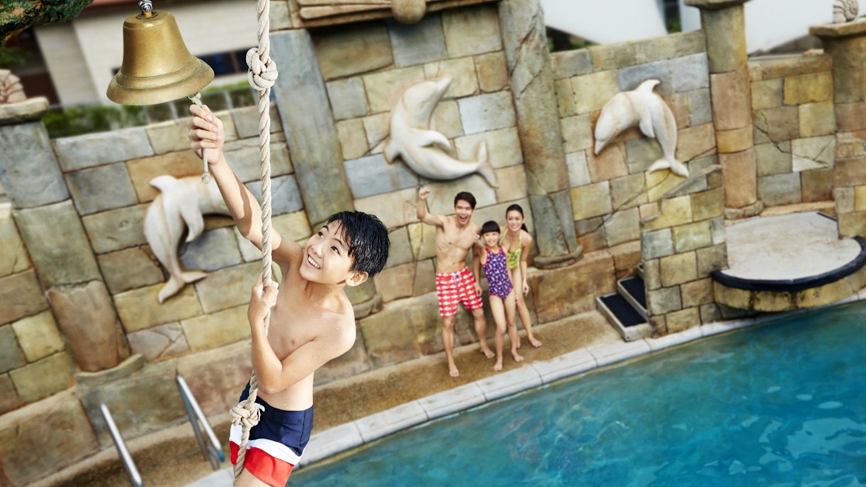 Dolphin Island Singapore - Nearby