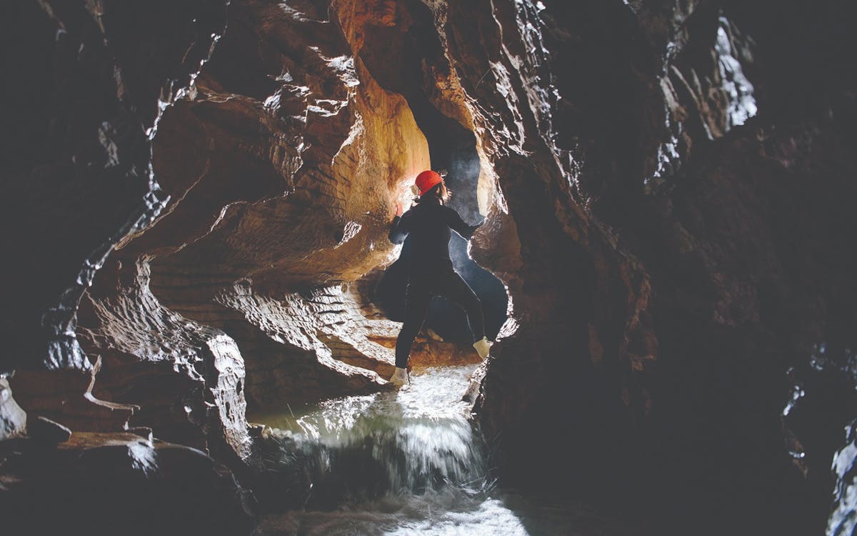 guided tour of waitomo’s black abyss with black water rafting & zip lining-5 guided tour of waitomo’s black abyss with black water rafting & zip lining-5