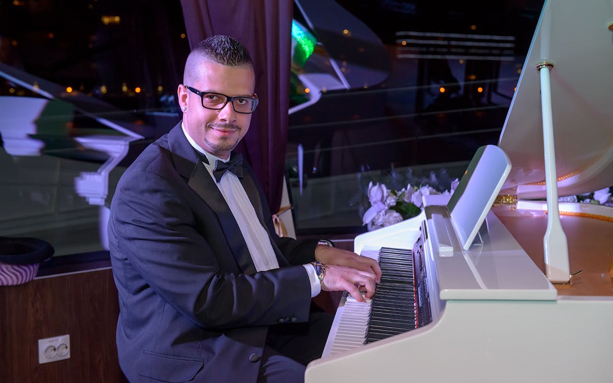 new year’s eve gala dinner cruise with piano battle show at budapest-5 new year’s eve gala dinner cruise with piano battle show at budapest-5