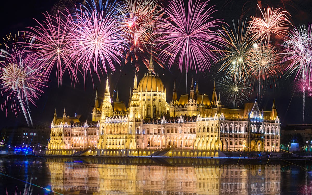 budapest new year's eve cruise on the danube with unlimited drinks-4 budapest new year's eve cruise on the danube with unlimited drinks-4