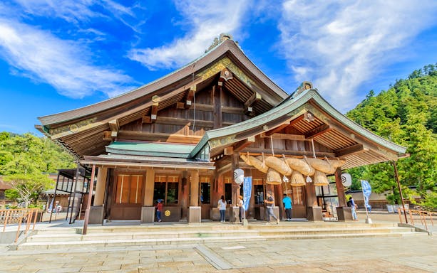 Izumo Taisha Shrine entrance with visitors, San’in-Okayama Area, Japan.