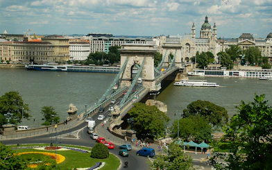 Chain Bridge over the Danube River in Budapest during a guided bus tour.