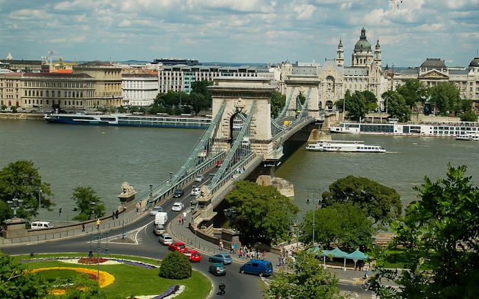 Chain Bridge over the Danube River in Budapest during a guided bus tour.