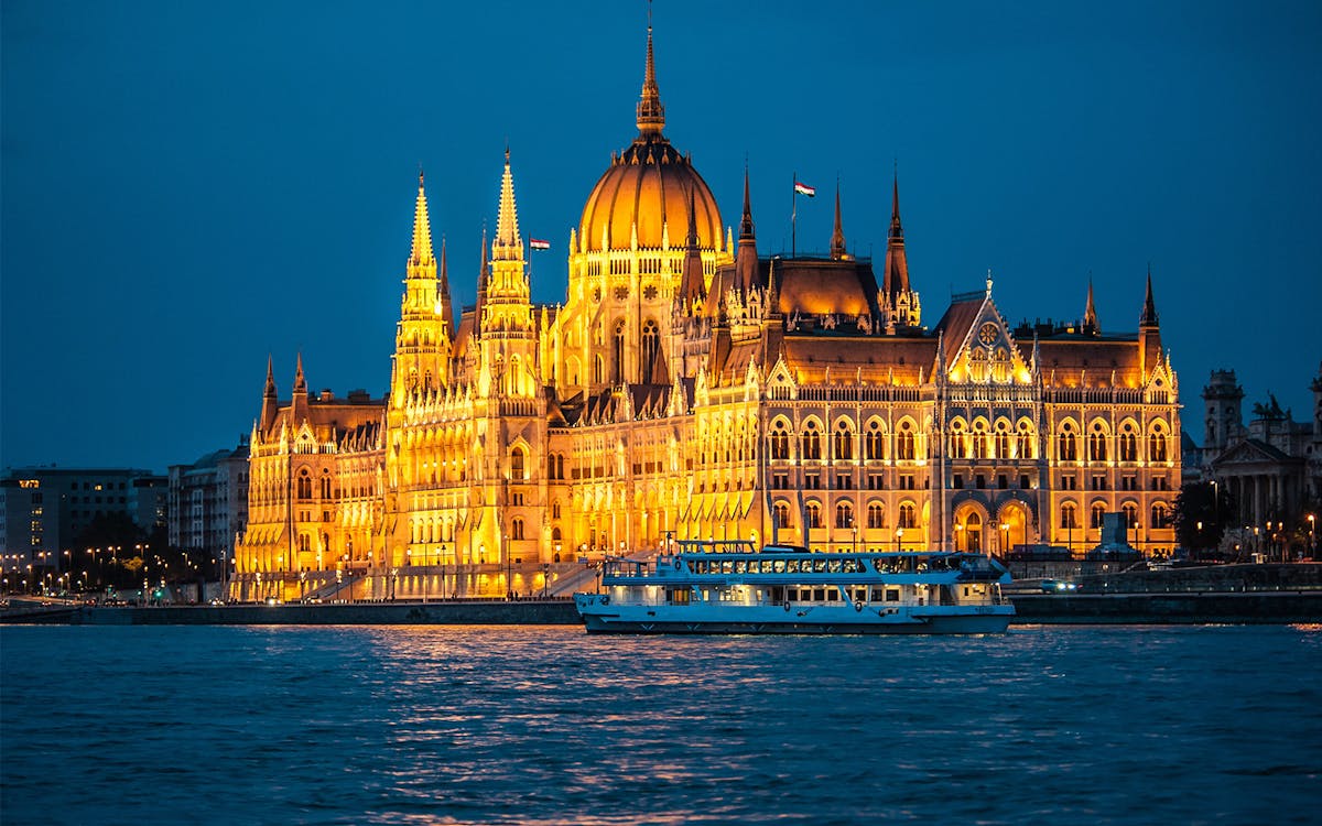 evening danube cruise in budapest and dinner with champagne-5 evening danube cruise in budapest and dinner with champagne-5