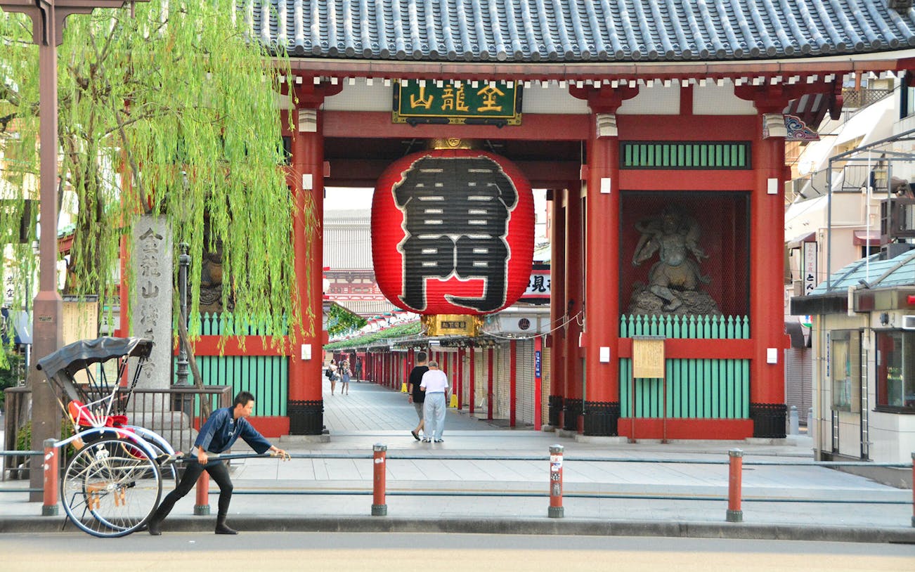 Rickshaw puller in front of Kaminarimon Gate, Asakusa, Tokyo.