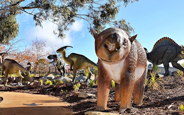 Dinosaur sculptures at the National Dinosaur Museum outdoor exhibit.
