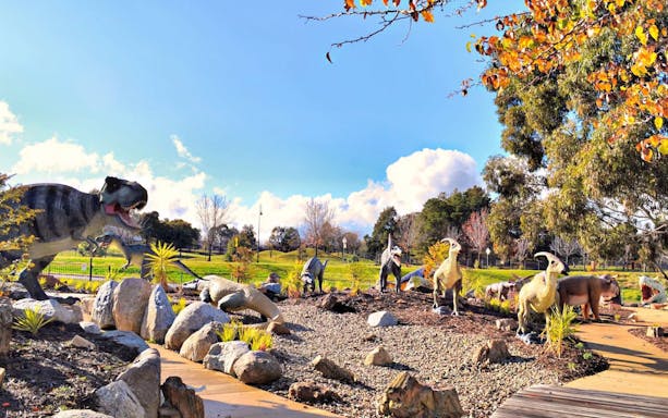 Dinosaur sculptures in the outdoor garden of the National Dinosaur Museum.