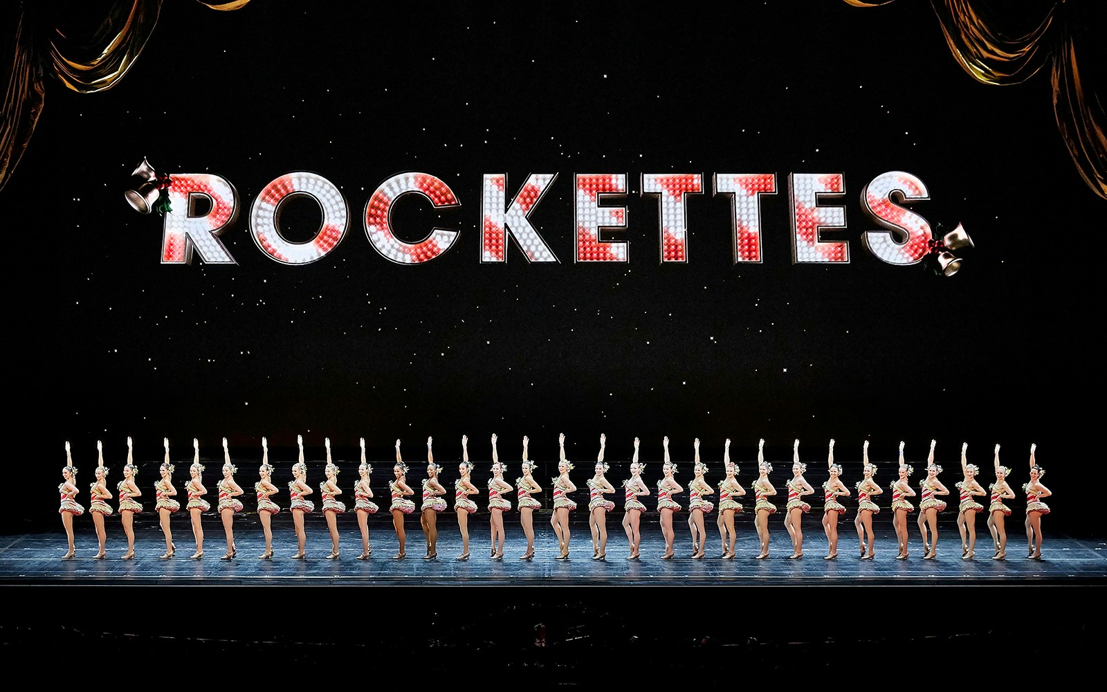 spectacle de noël radio city avec les radio city rockettes -1